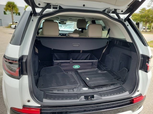 Used 2025 Land Rover Discovery Sport S image 9