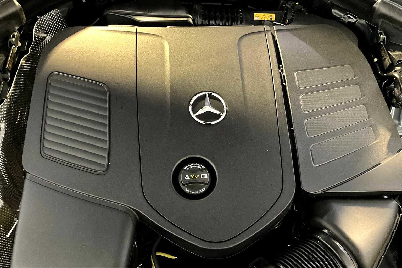 Used 2025 Mercedes-Benz GLC 300 4MATIC image 15