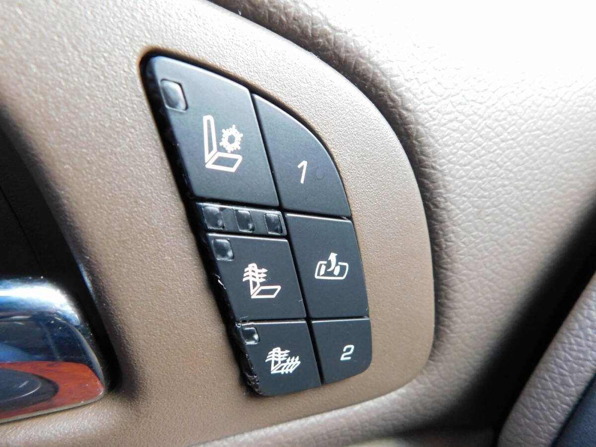 Used 2010 Chevrolet Avalanche LTZ AWD/4WD image 16