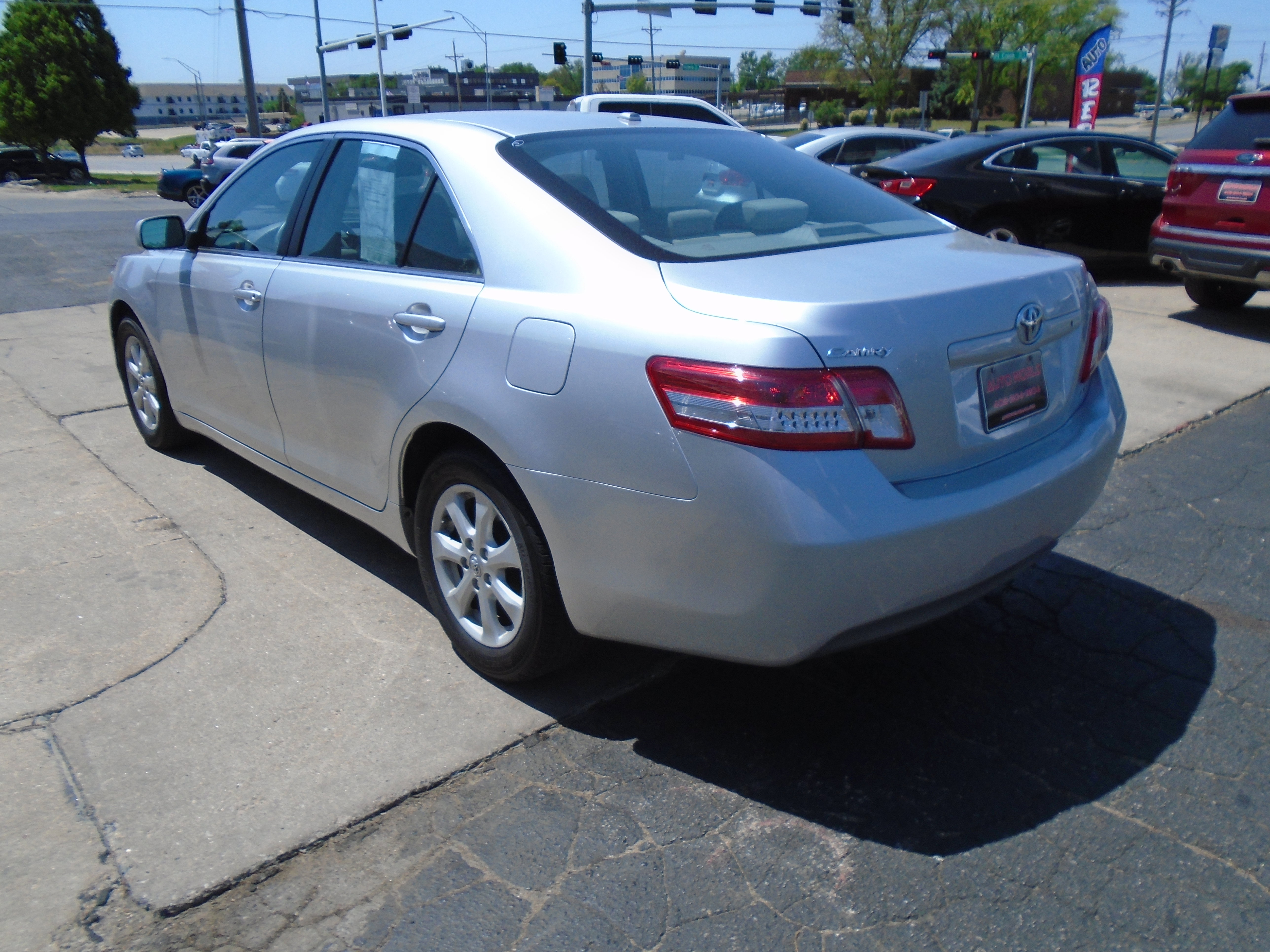 Used 2010 Toyota Camry FWD image 4