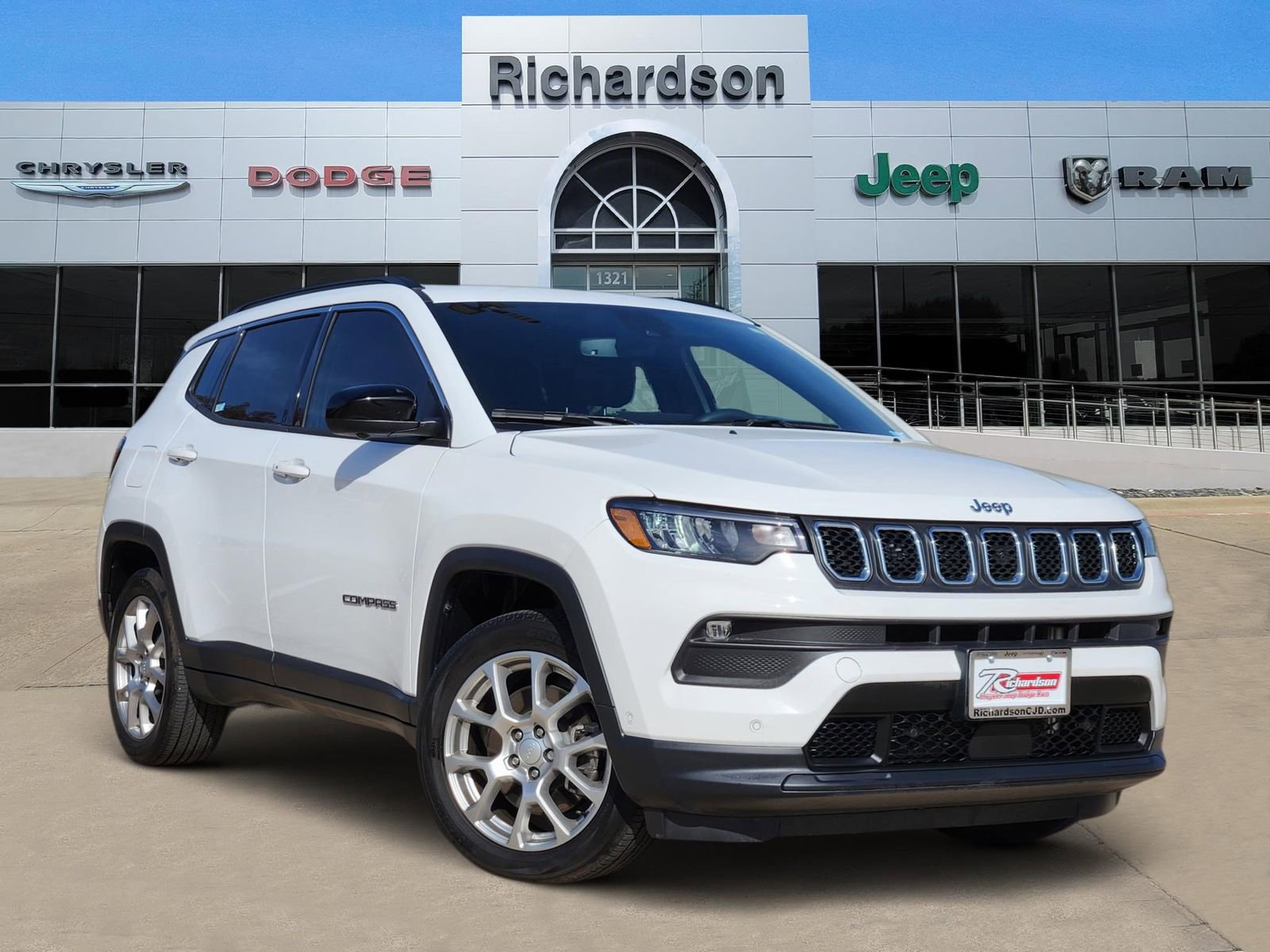 Used 2024 Jeep Compass Latitude w/ Sun and Sound Group