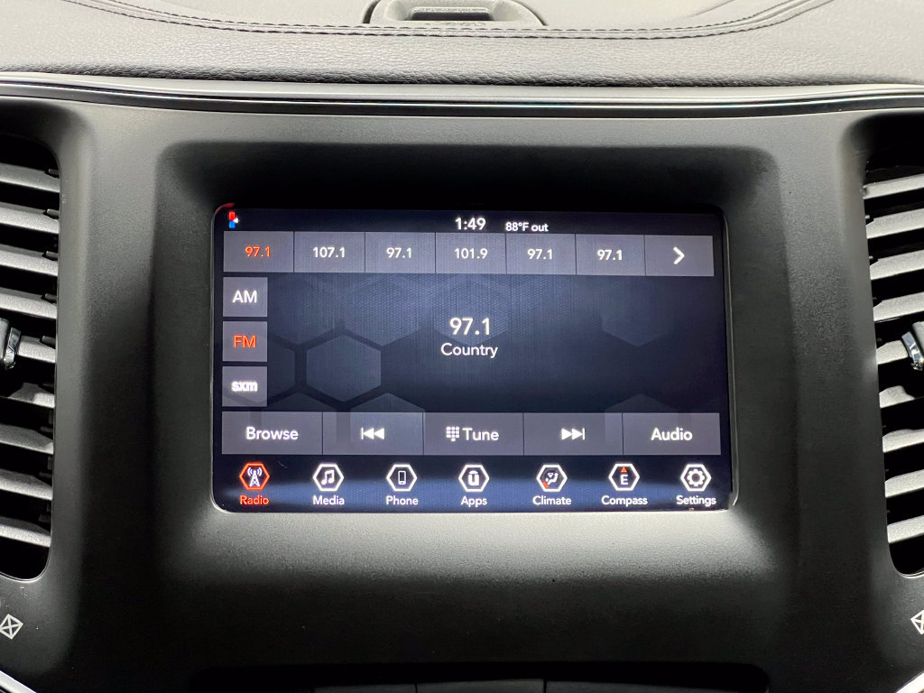 Used 2019 Jeep Cherokee Latitude Plus FWD image 24