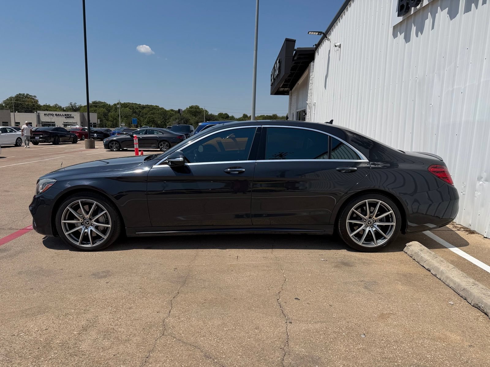 Used 2020 Mercedes-Benz S 560 Sedan image 3