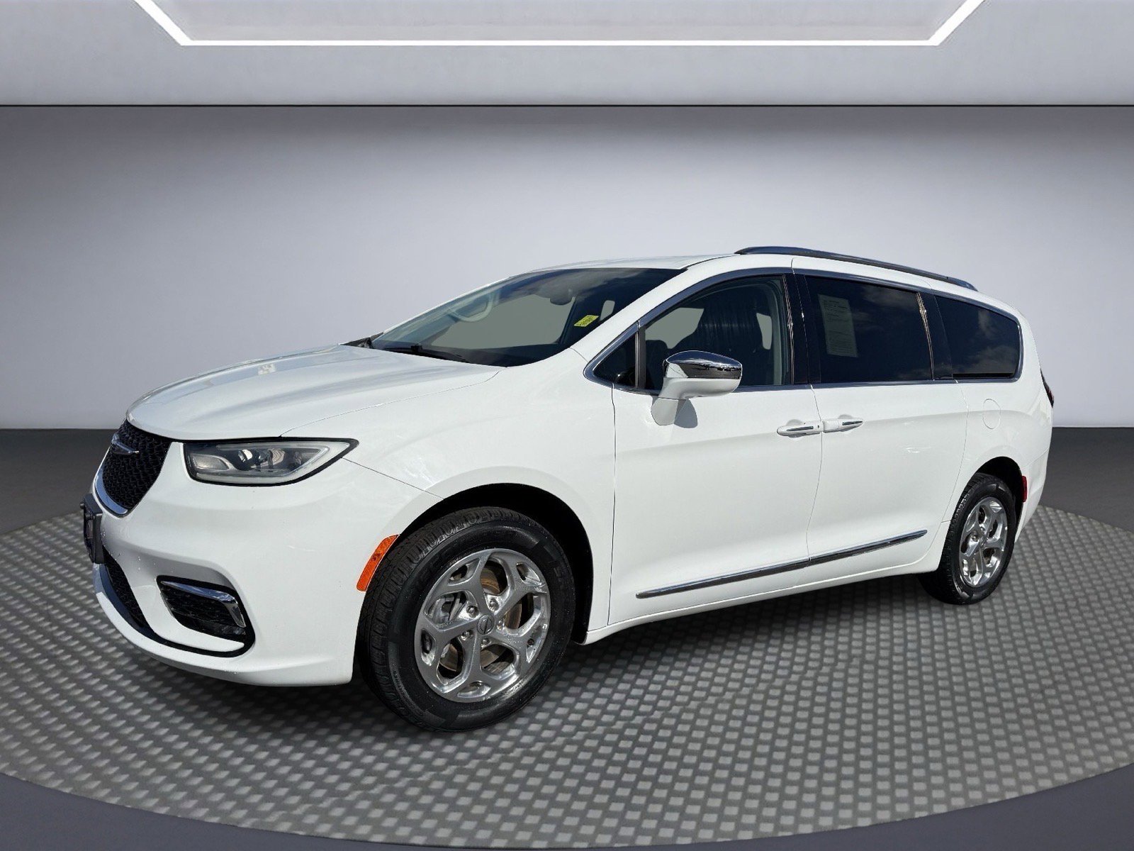 Used 2021 Chrysler Pacifica Limited image 2