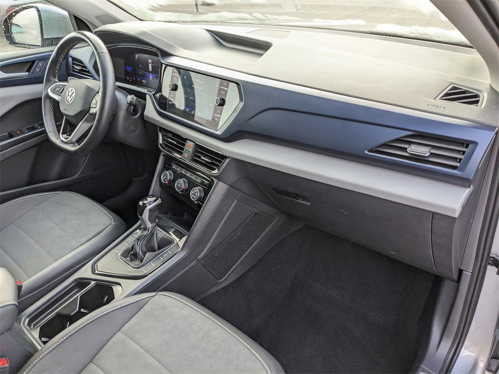 Certified 2023 Volkswagen Taos SE w/ Panoramic Sunroof Package image 16