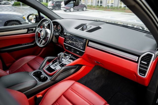 Used 2023 Porsche Cayenne Platinum Edition image 25