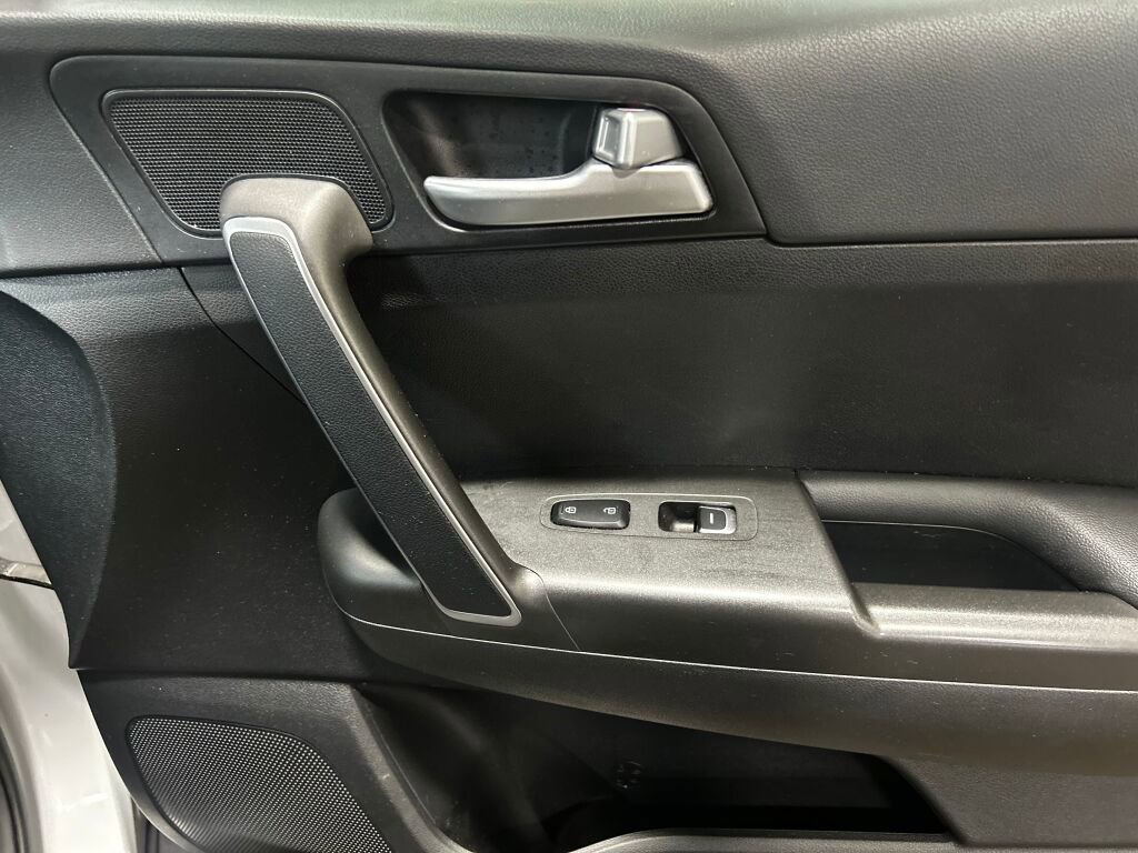 Used 2020 Kia Sportage LX w/ LX Popular Package image 27