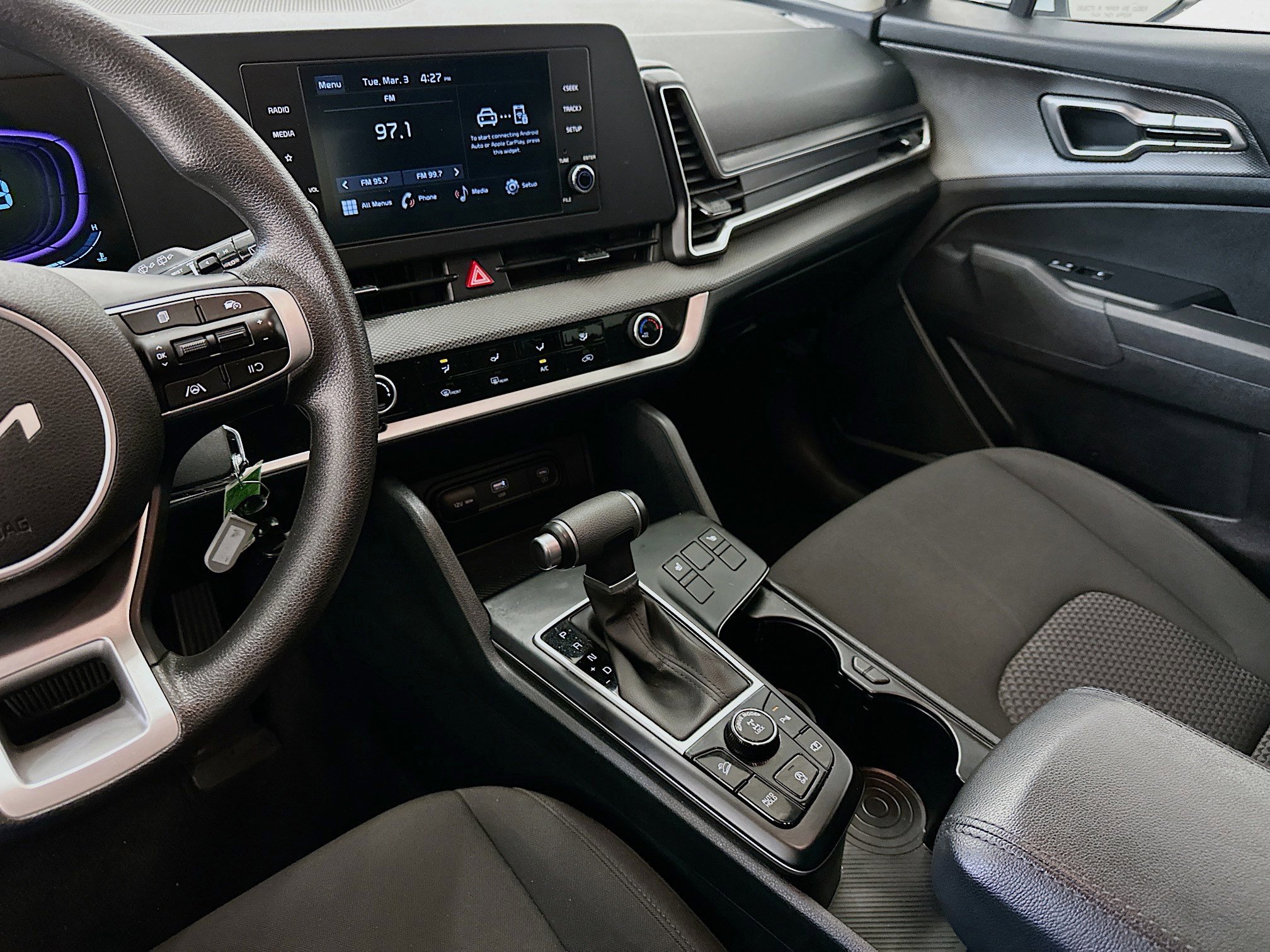 Used 2025 Kia Sportage LX image 25