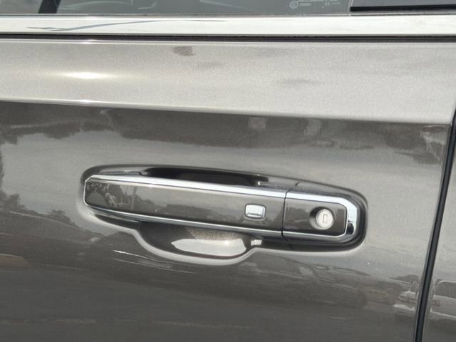 Used 2021 Chevrolet Suburban Premier RWD image 32