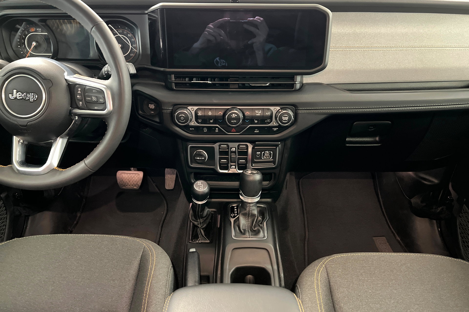 Certified 2025 Jeep Wrangler Sahara image 13