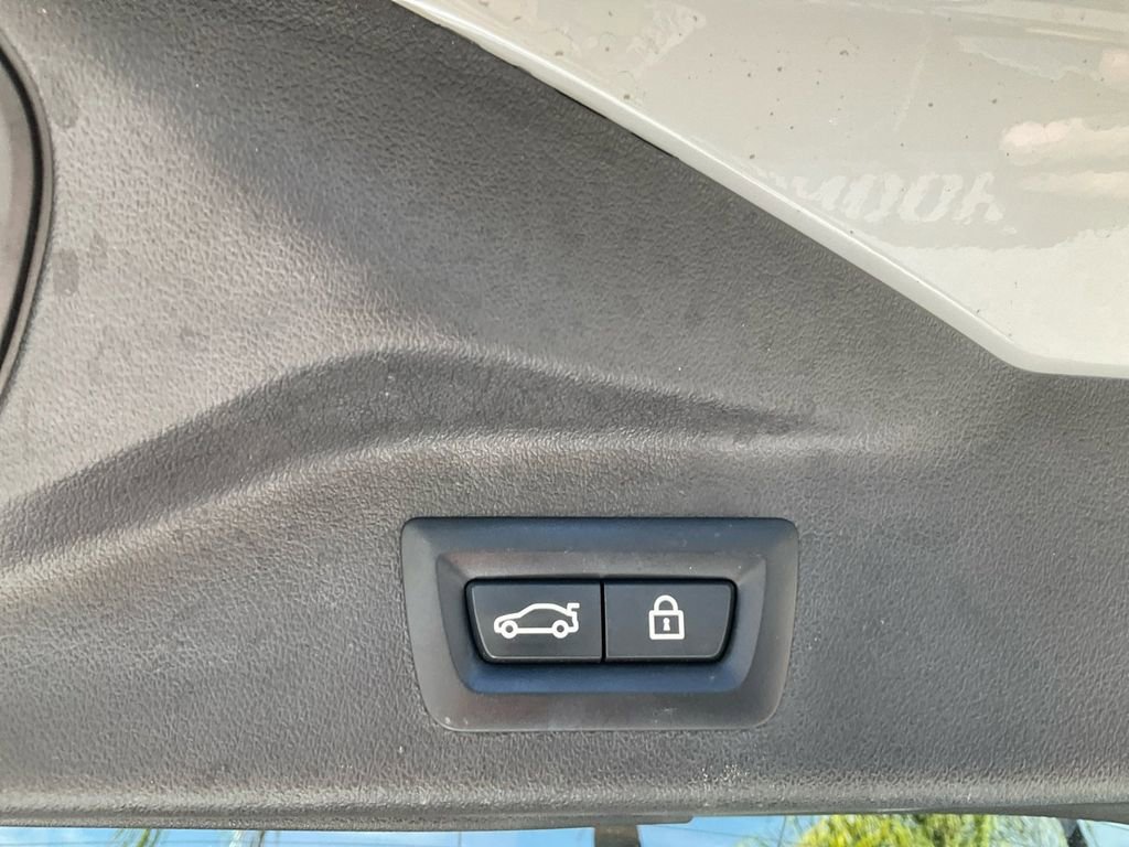 Used 2021 BMW X7 xDrive40i w/ M Sport Package image 11