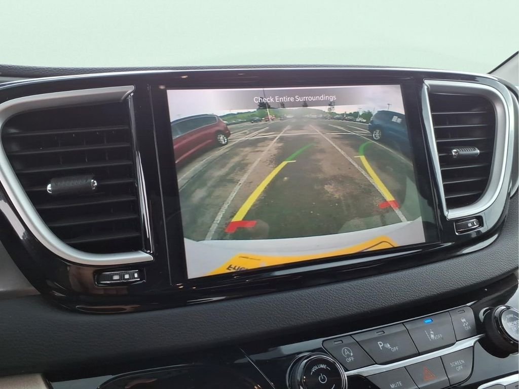 Used 2024 Chrysler Pacifica Touring-L FWD image 26