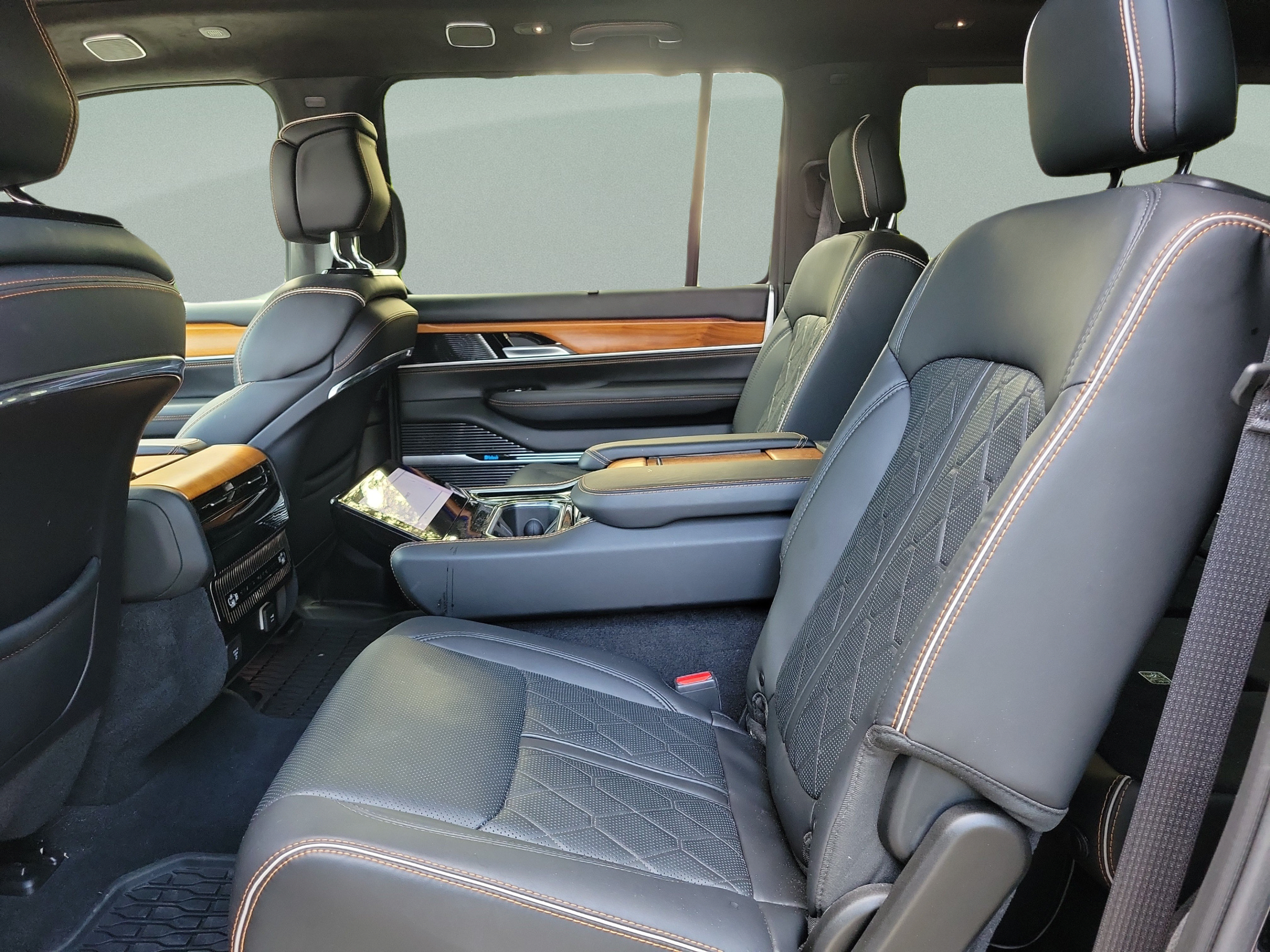 Certified 2024 Jeep Grand Wagoneer Series III AWD/4WD image 6