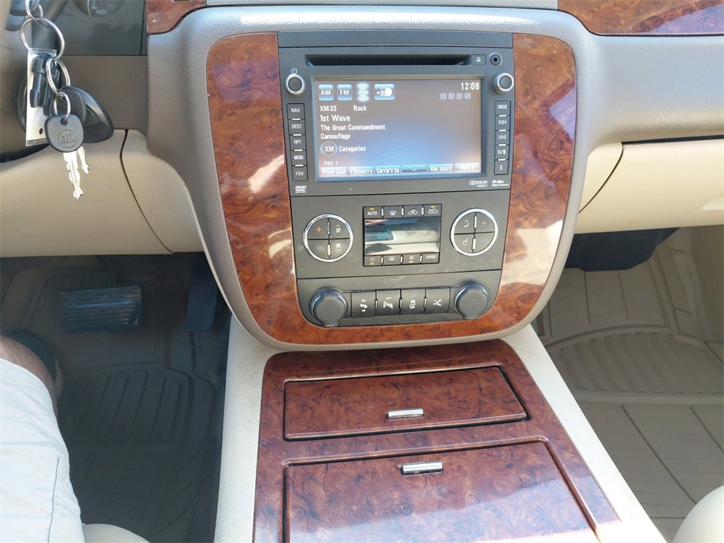 Used 2012 Chevrolet Avalanche LTZ image 31