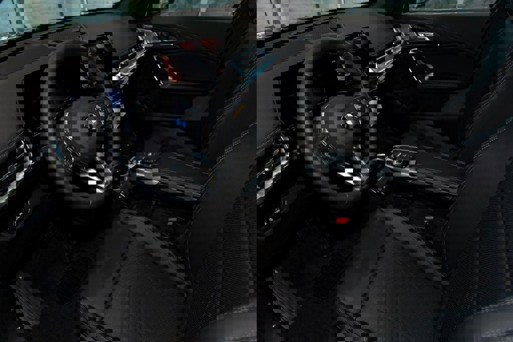 Used 2025 BMW X1 xDrive28i w/ Technology Package image 15