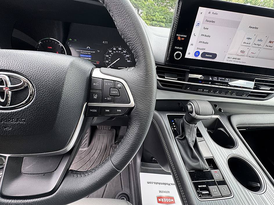 Certified 2026 Toyota Sienna XLE FWD image 11