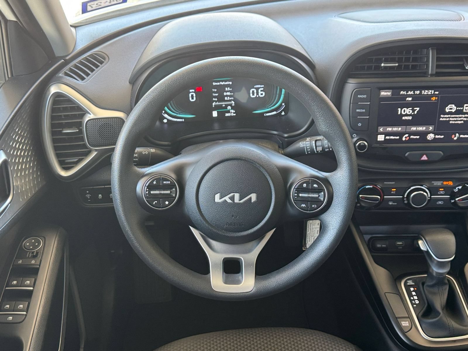 Used 2025 Kia Soul LX w/ LX Technology Package FWD image 25