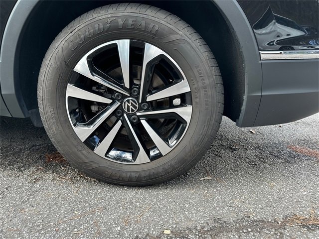 Used 2024 Volkswagen Tiguan S image 35