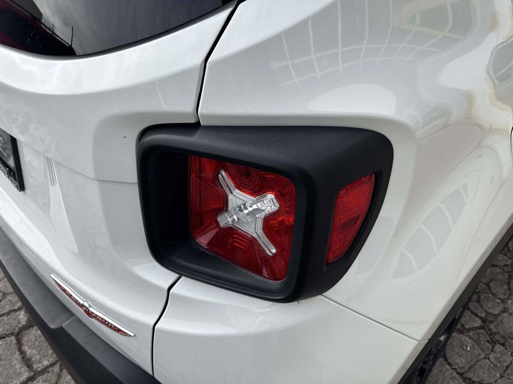 Used 2023 Jeep Renegade Trailhawk image 8