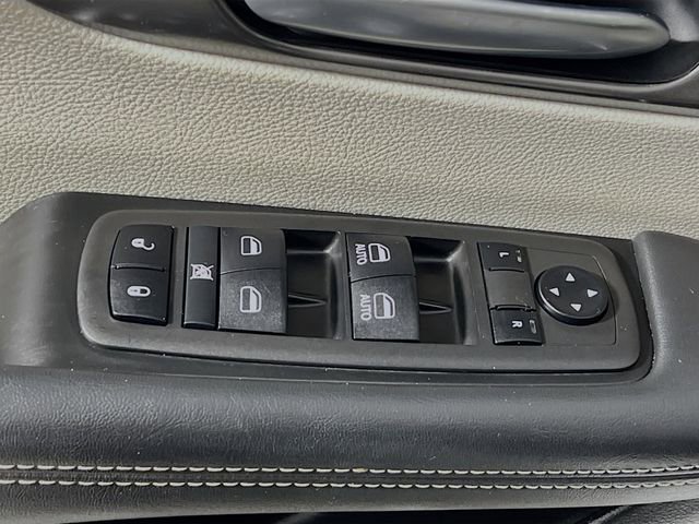 Used 2024 Chrysler Pacifica Touring-L FWD image 13
