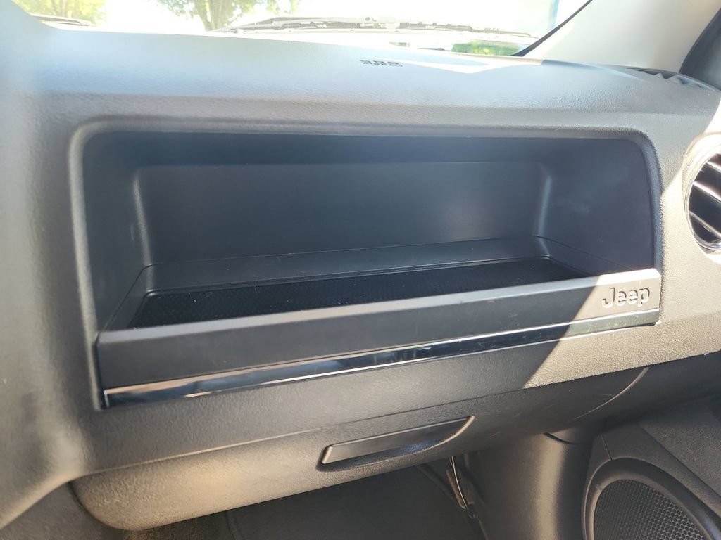 Used 2016 Jeep Patriot High Altitude FWD image 28