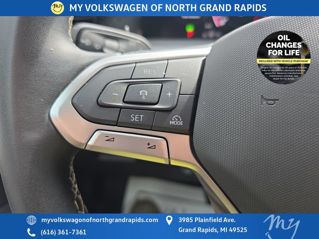 Used 2025 Volkswagen Tiguan SE AWD/4WD image 18