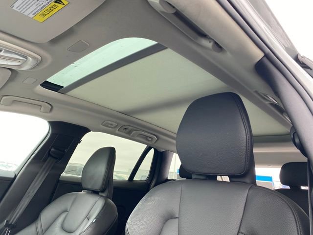 Used 2025 Volvo V60 B5 Cross Country Plus image 14