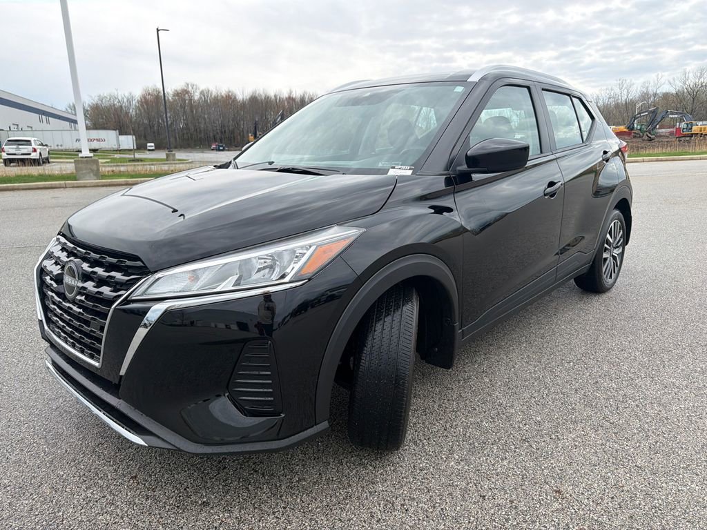 Used 2023 Nissan Kicks SV image 7