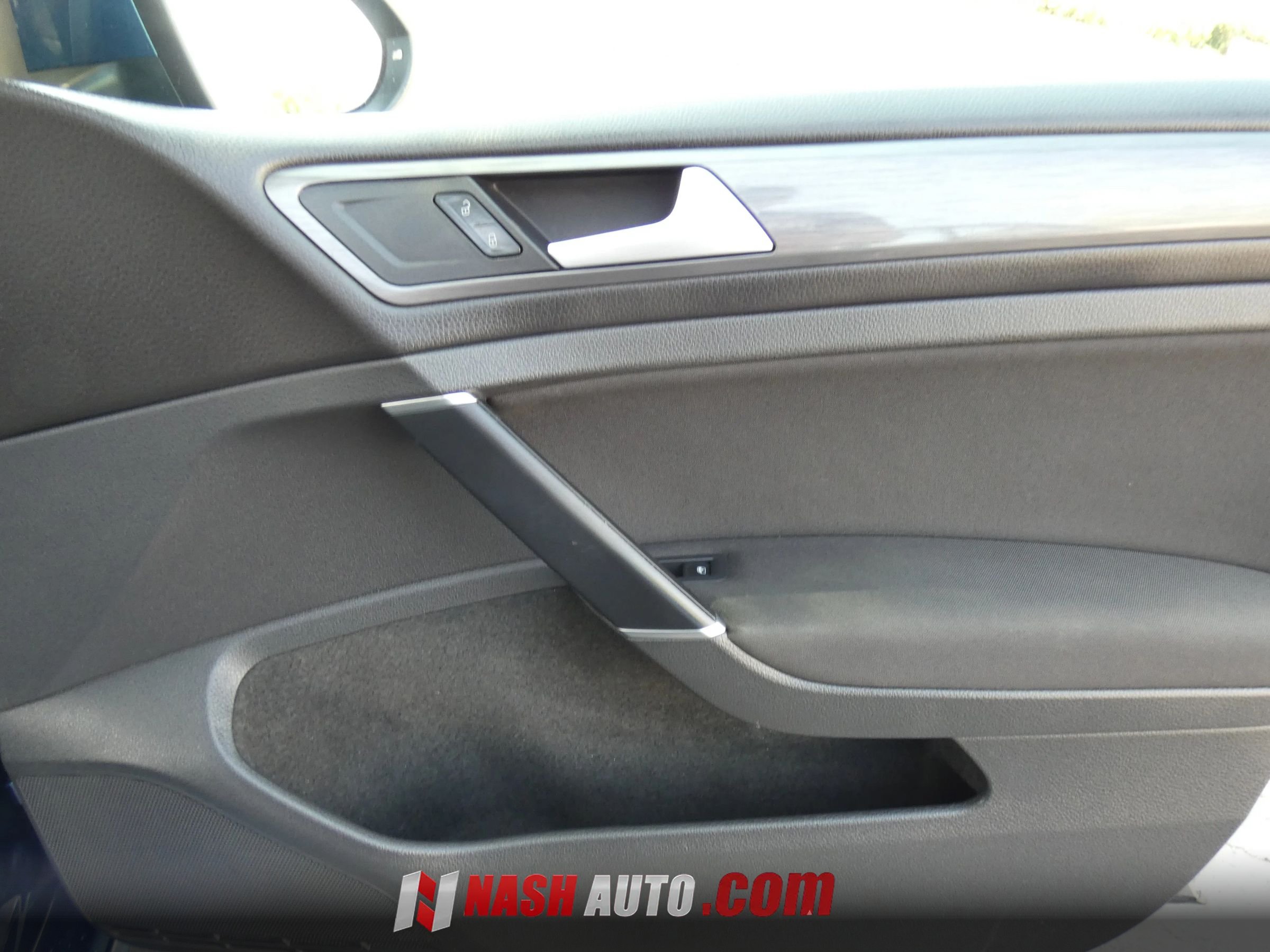 Used 2018 Volkswagen Golf S FWD image 36
