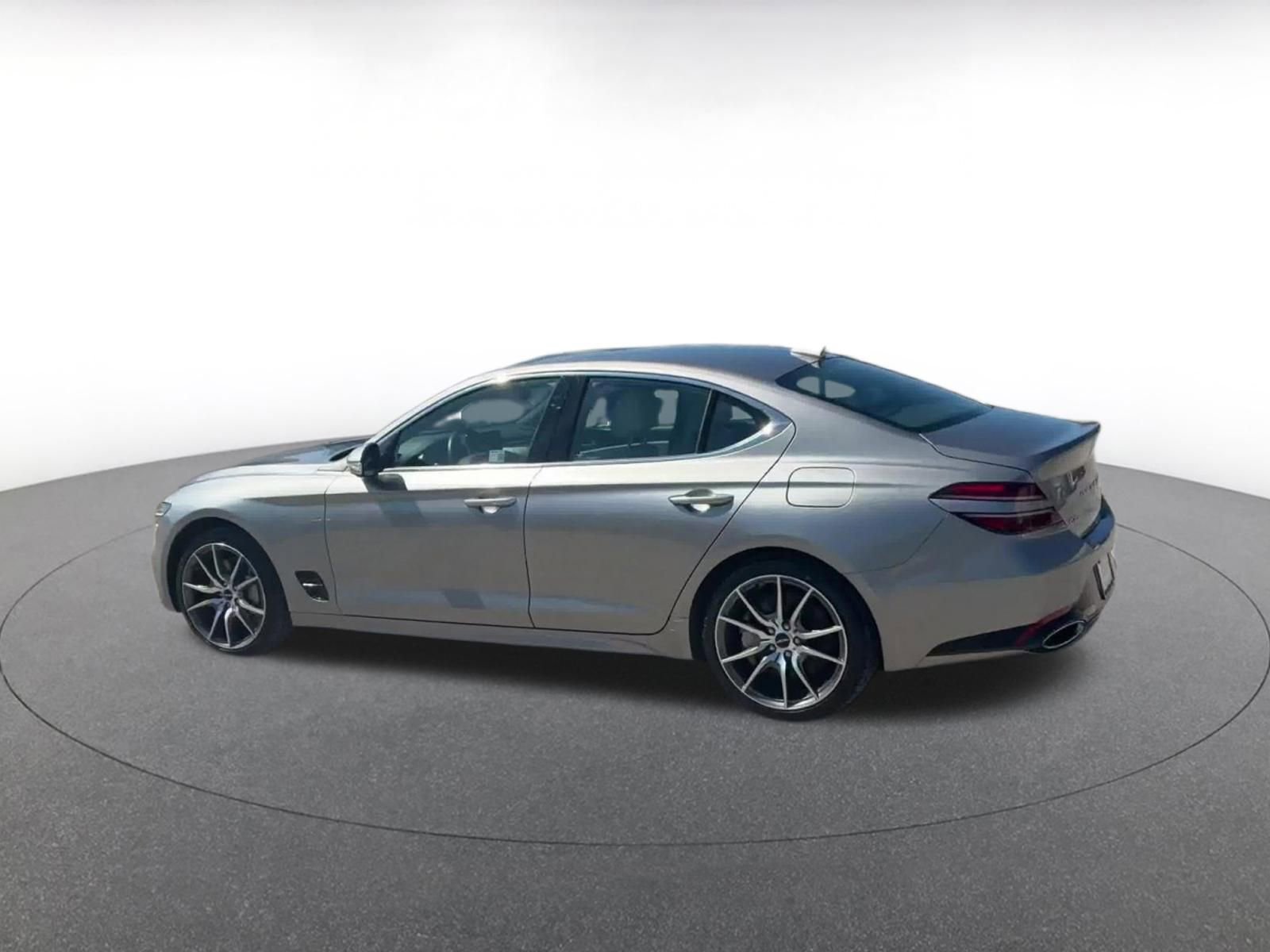 Used 2025 Genesis G70 2.5T image 11