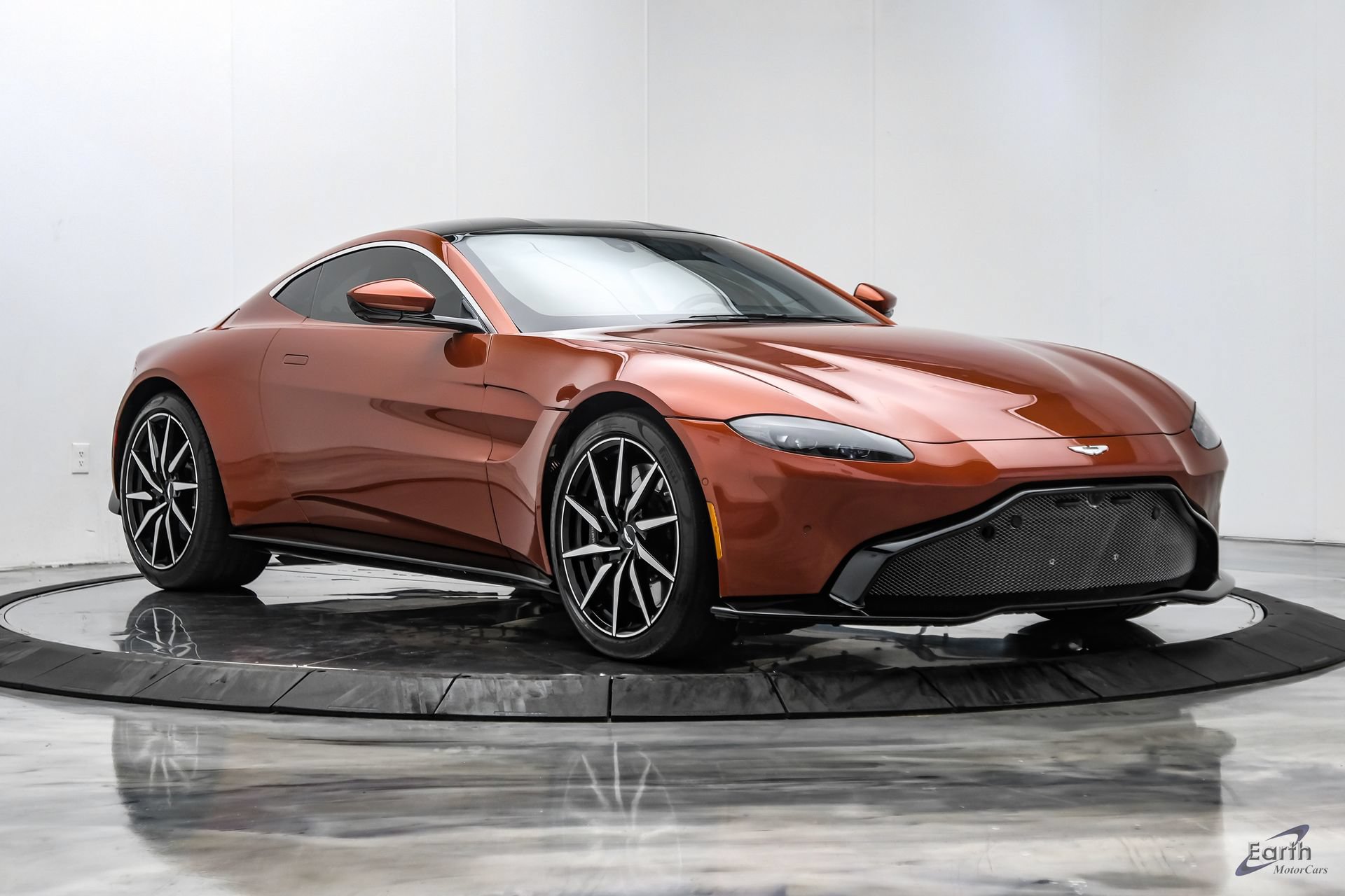 Used 2019 Aston Martin V8 Vantage Coupe RWD image 28