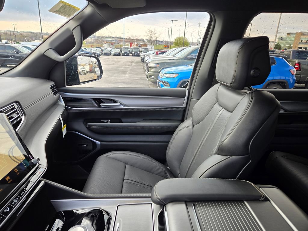 New 2026 Jeep Grand Wagoneer Limited AWD/4WD image 25