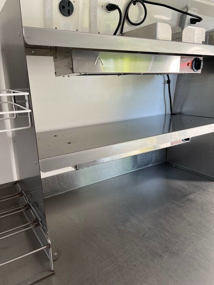 Used 2022 Mercedes-Benz Sprinter 4500 image 38