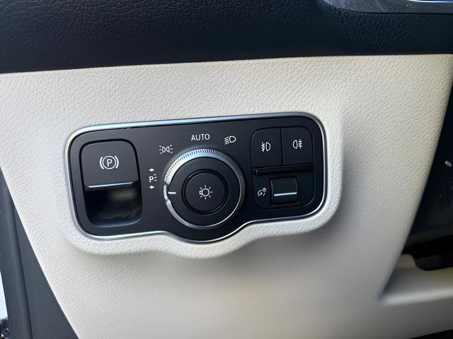 Used 2022 Mercedes-Benz GLB 250 w/ Premium Package Lite image 12