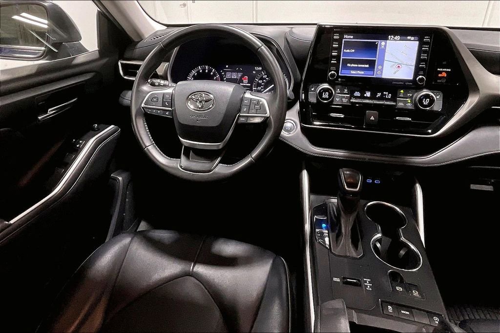 Used 2022 Toyota Highlander XLE image 7