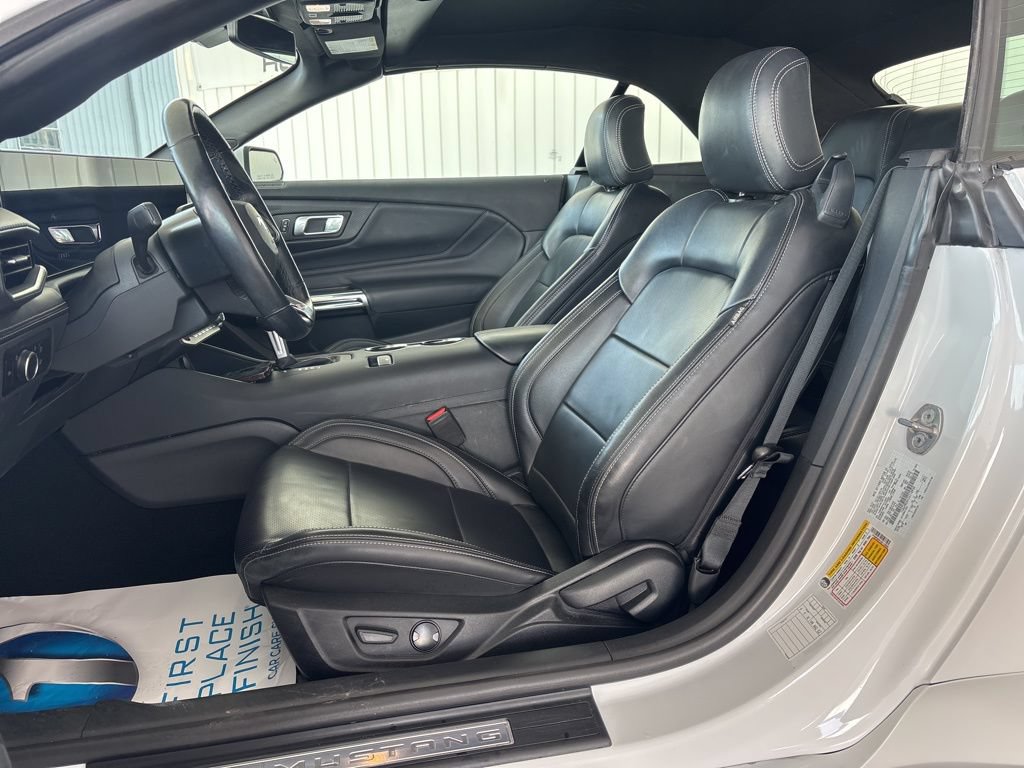 Used 2025 Ford Mustang Premium RWD image 5
