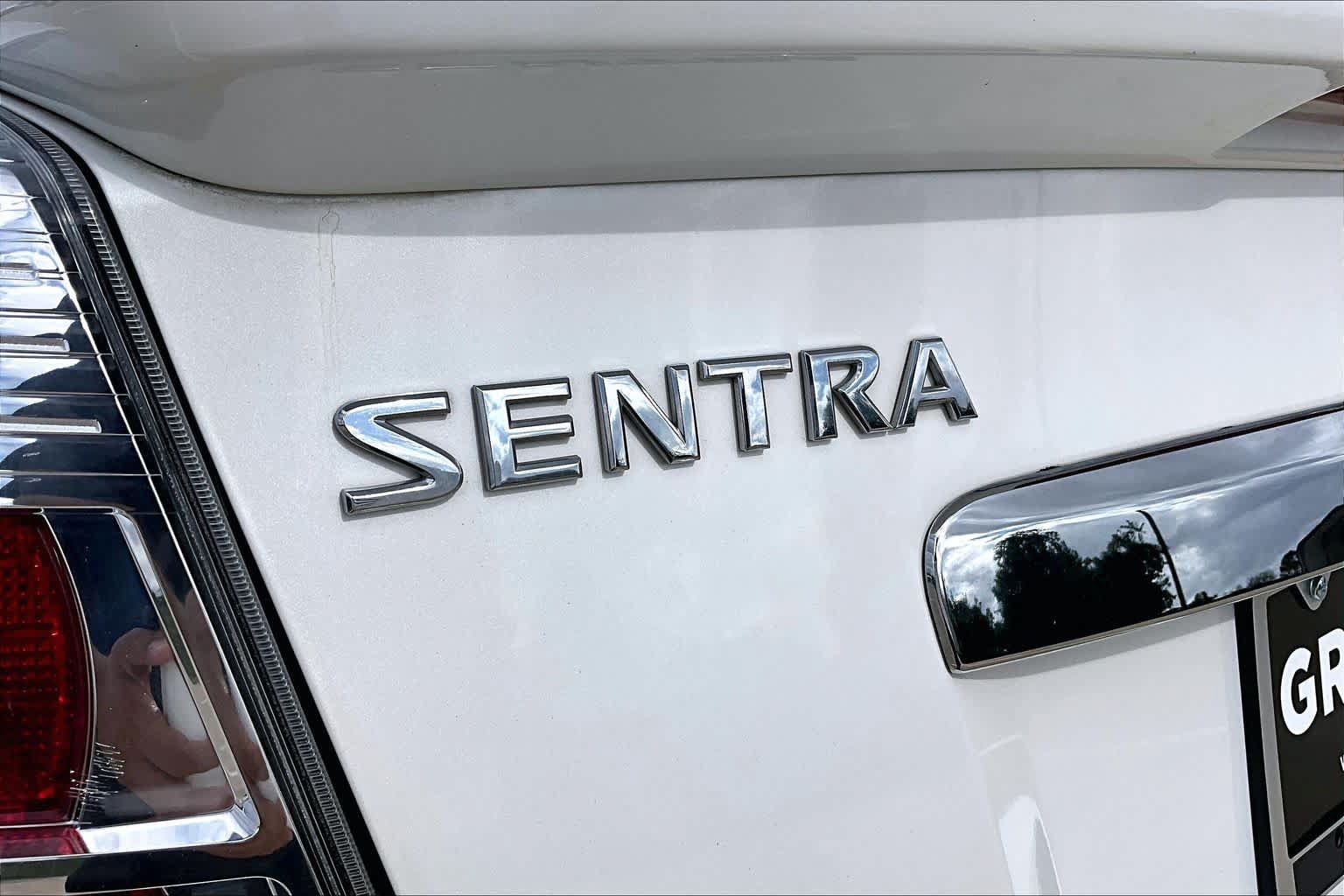 Used 2012 Nissan Sentra 2.0 SL w/ Navigation Pkg FWD image 25
