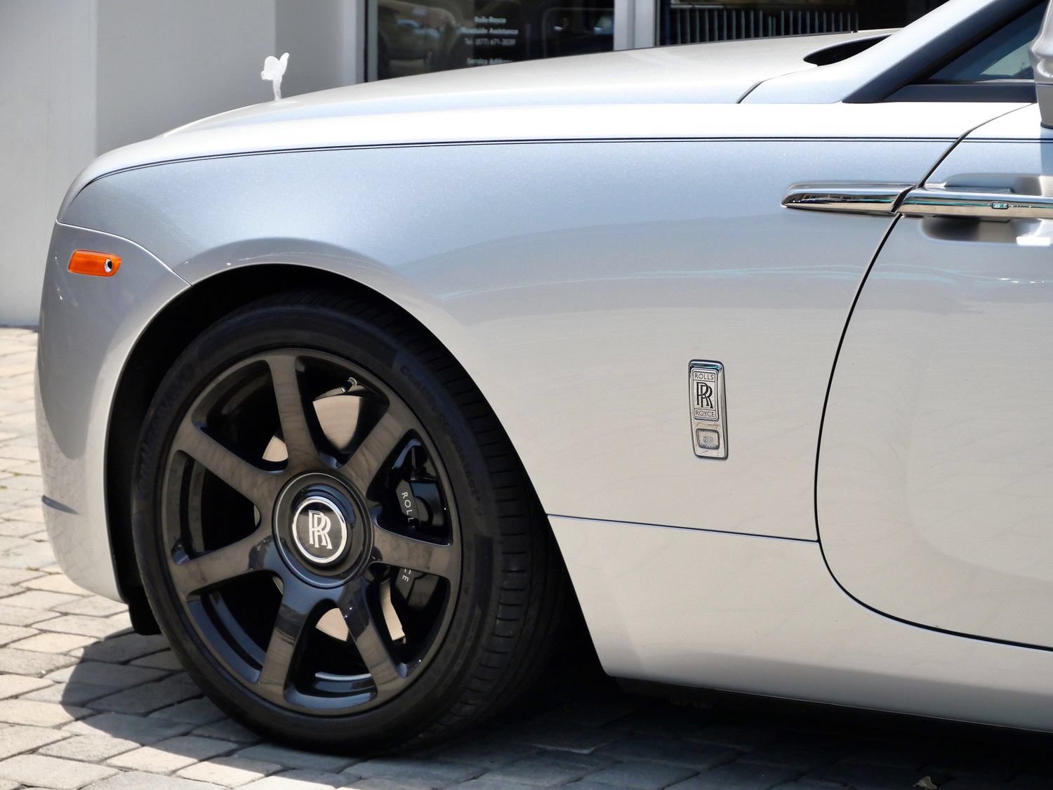 Used 2021 Rolls-Royce Dawn RWD image 24