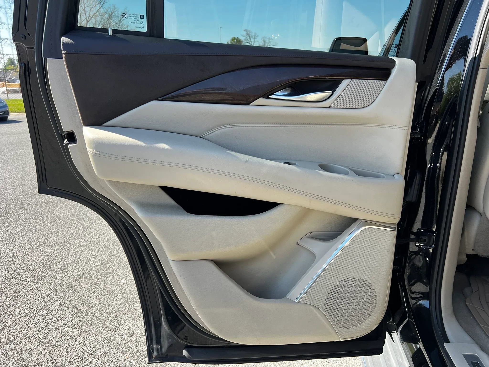 Used 2017 Cadillac Escalade Premium Luxury AWD/4WD image 27