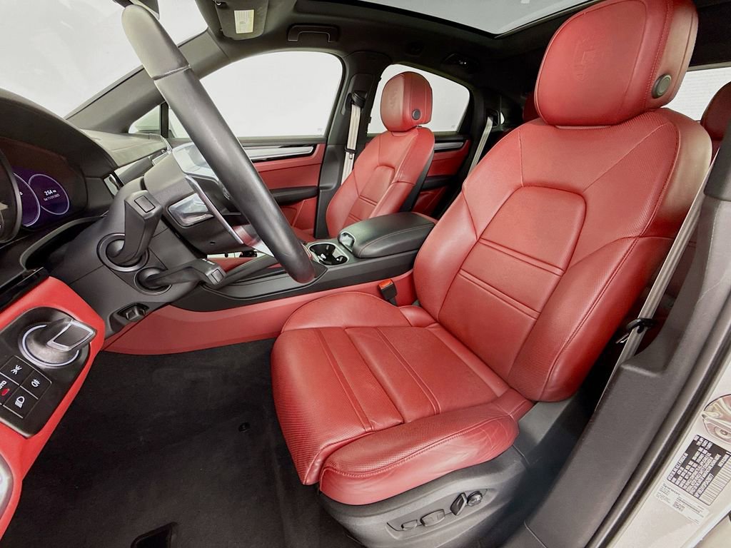 Certified 2023 Porsche Cayenne Platinum Edition w/ Premium Package Plus (PIA) image 5