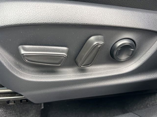 Used 2025 Toyota Corolla Cross XLE image 29