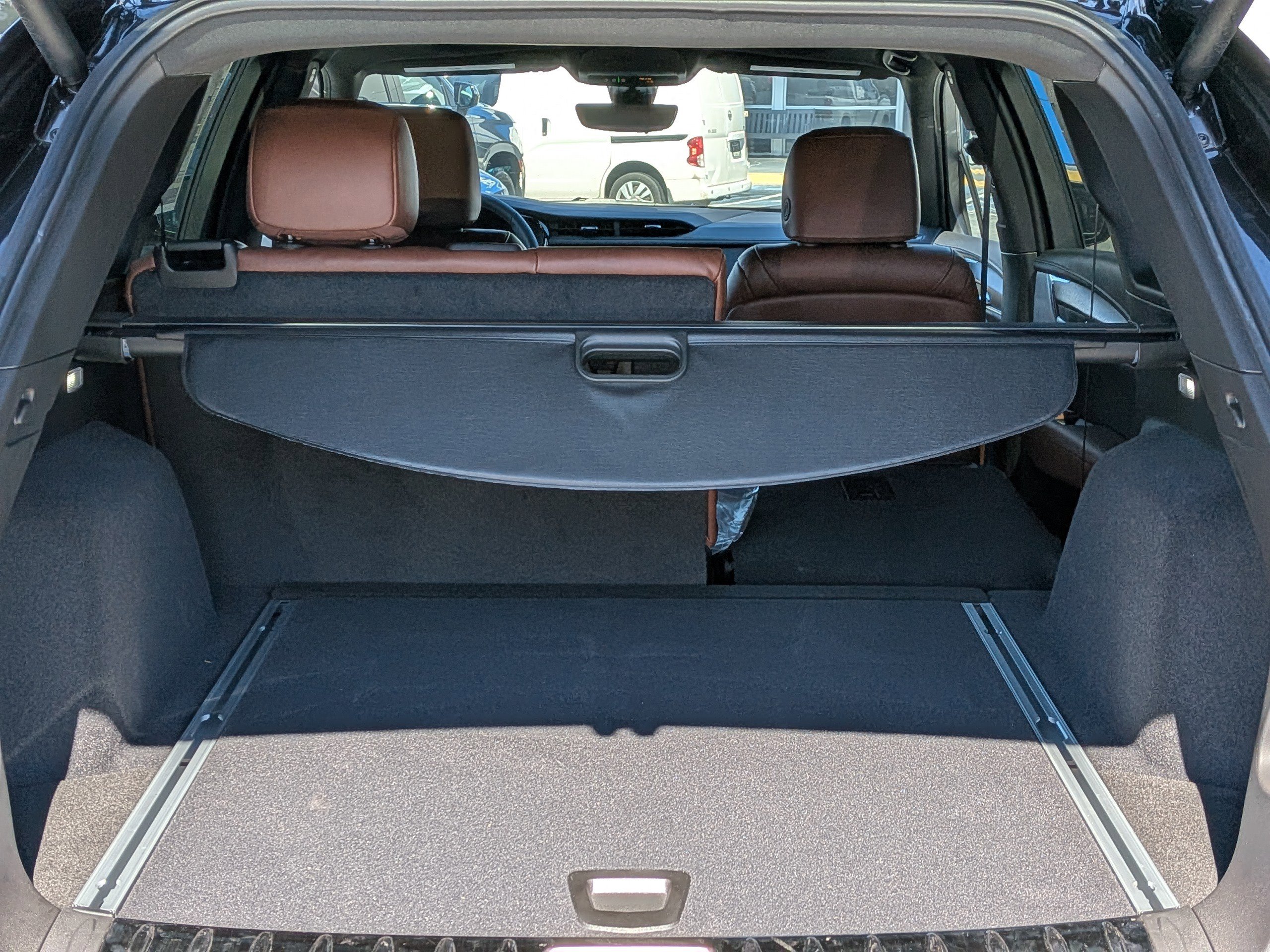 New 2025 Cadillac XT5 Sportv w/ LPO, Blue Accent Package AWD/4WD image 7