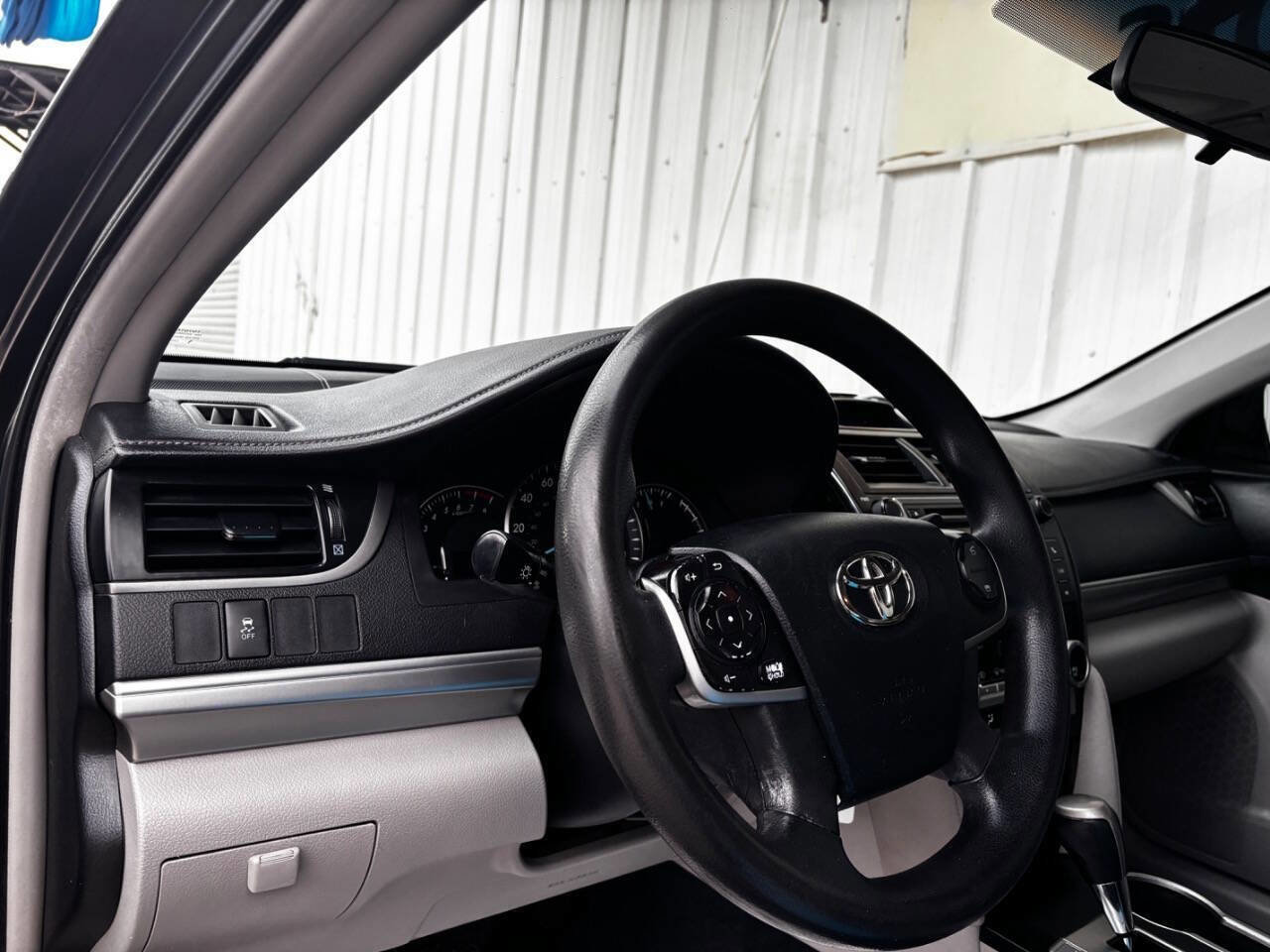 Used 2012 Toyota Camry LE image 12