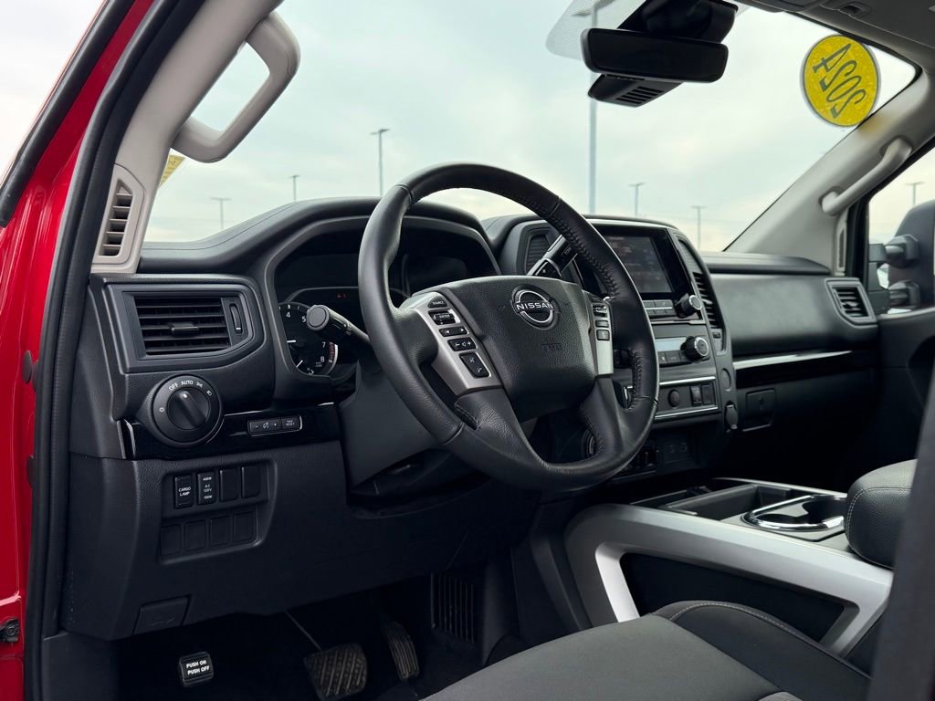 Used 2024 Nissan Titan SV w/ SV Convenience Package image 11