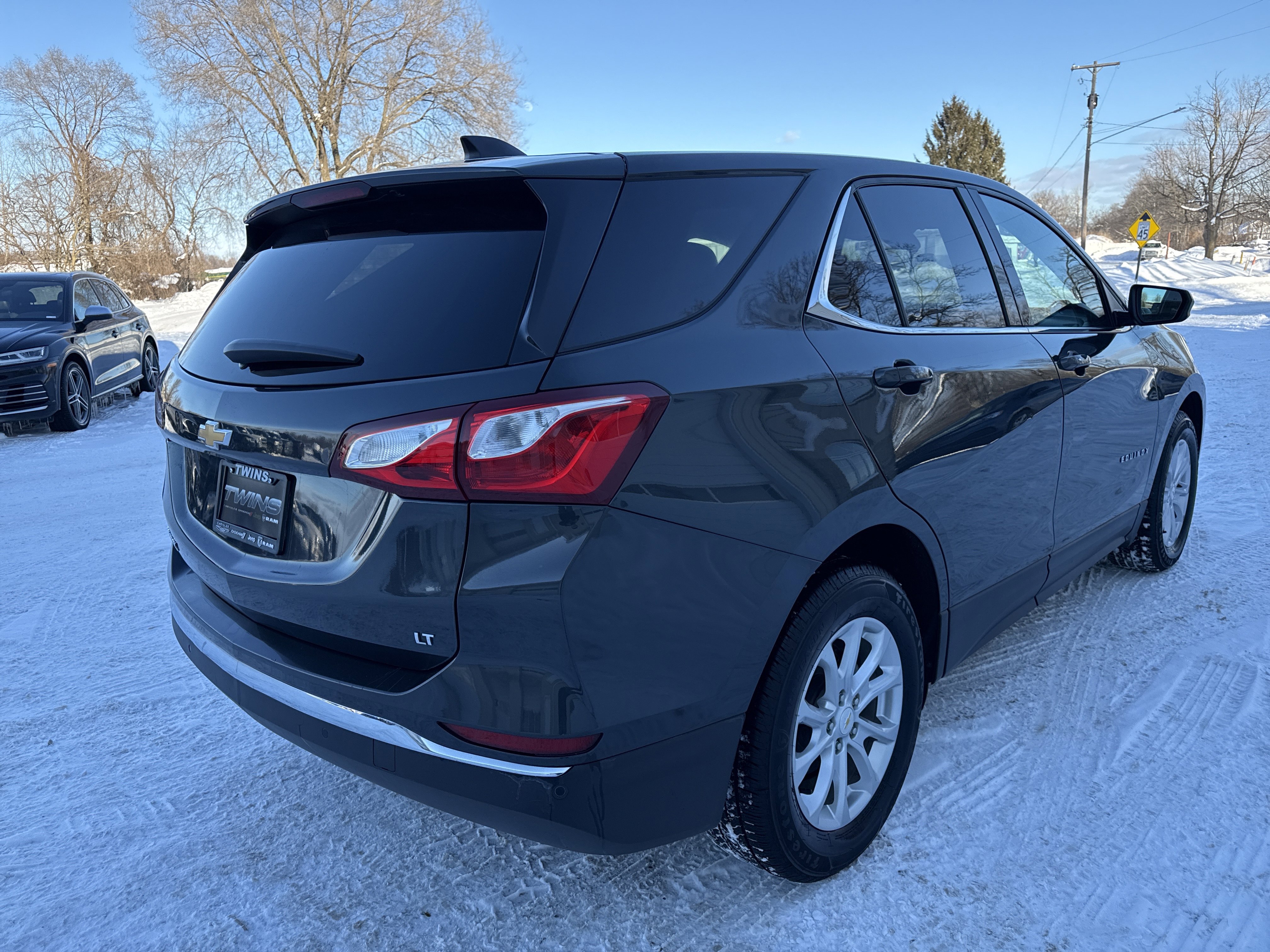 Used 2020 Chevrolet Equinox LT image 3
