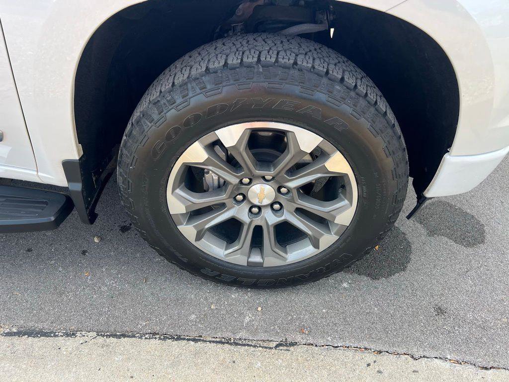 Used 2023 Chevrolet Silverado 1500 High Country w/ Technology Package image 12