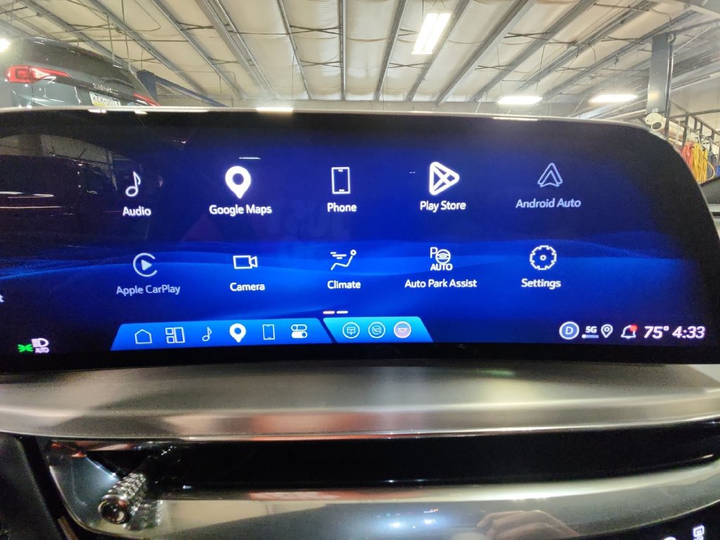 Certified 2024 Cadillac Lyriq Luxury AWD/4WD image 17
