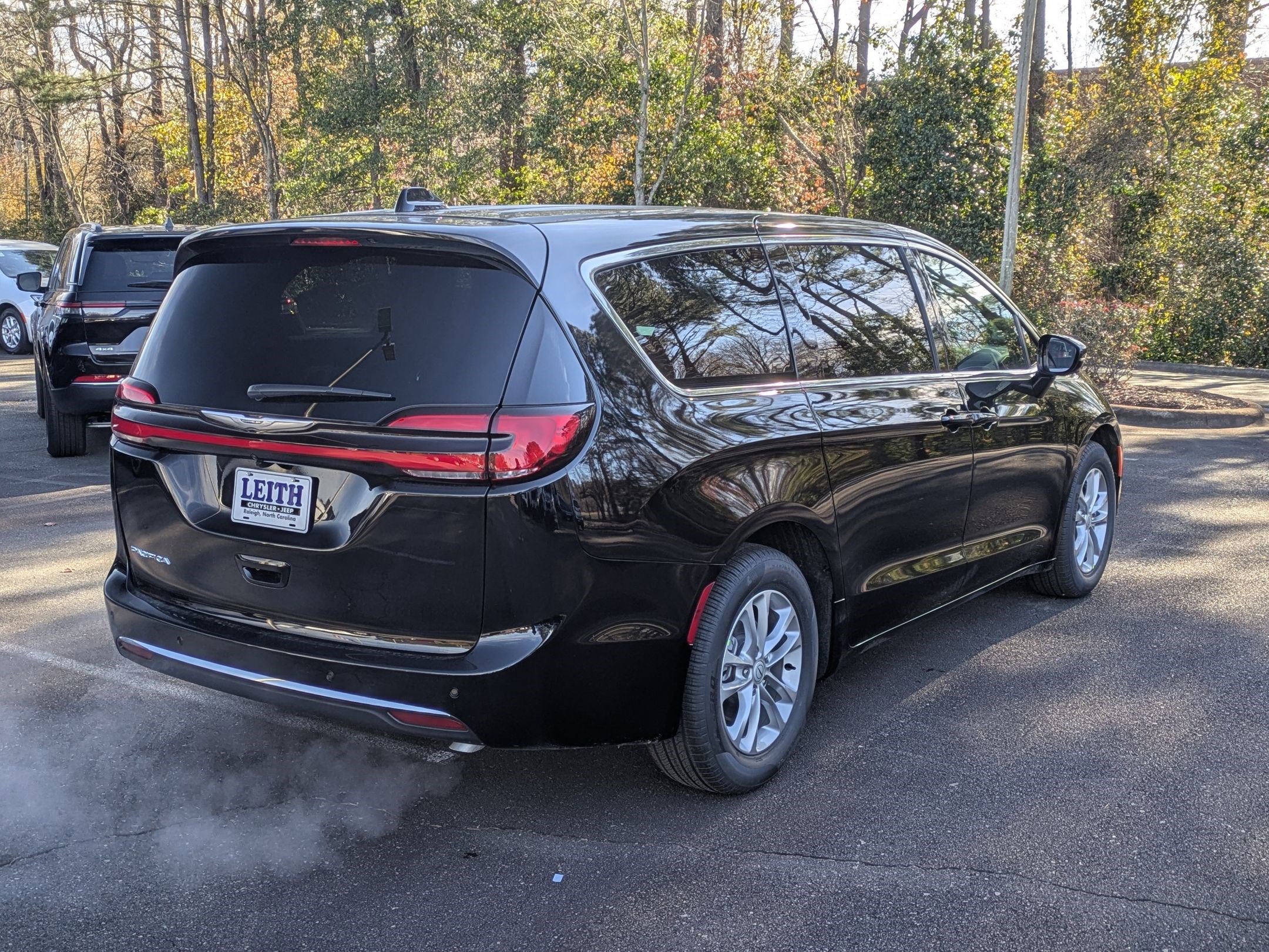 New 2026 Chrysler Pacifica Select image 5