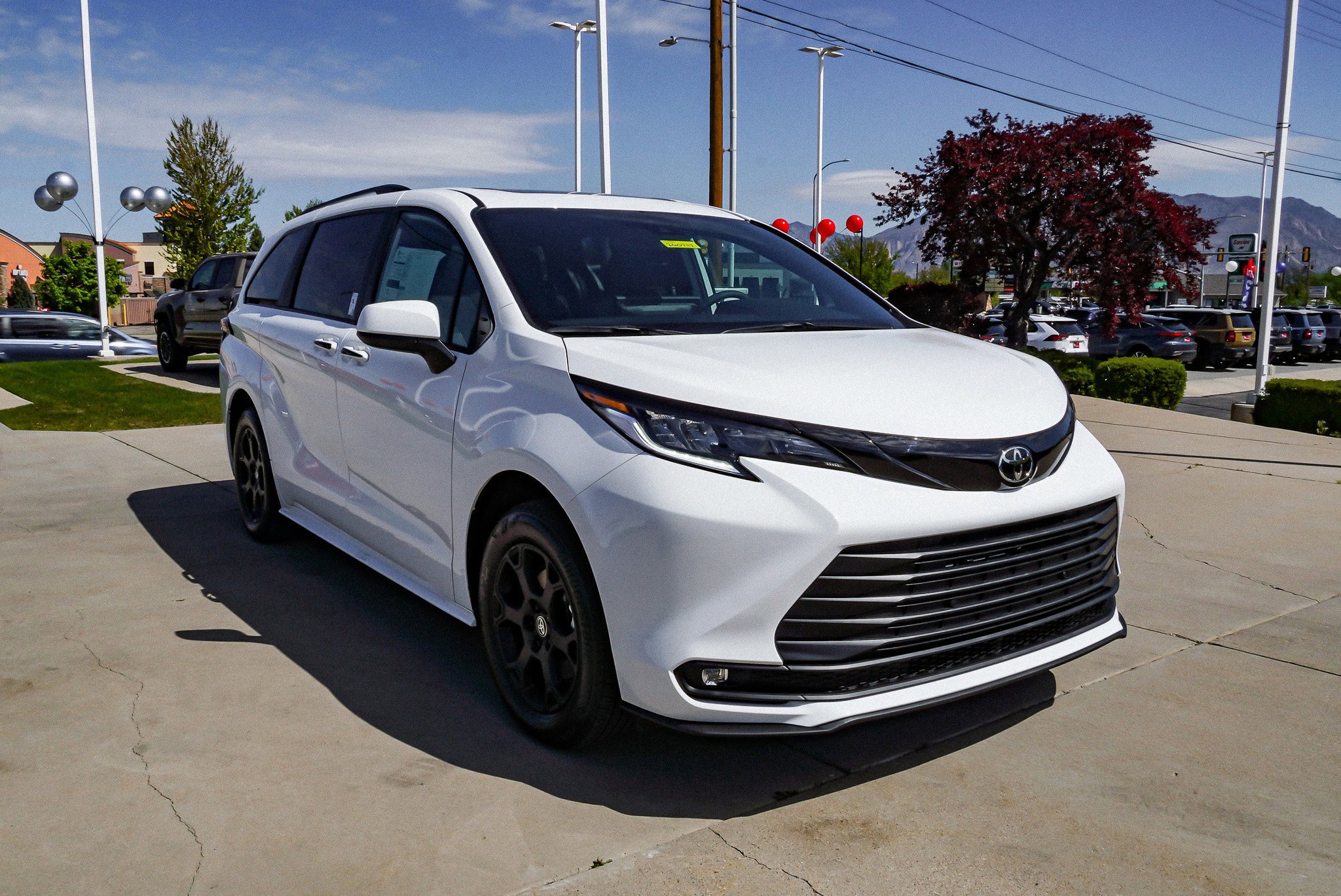 New 2026 Toyota Sienna XLE Woodland Edition AWD/4WD image 2