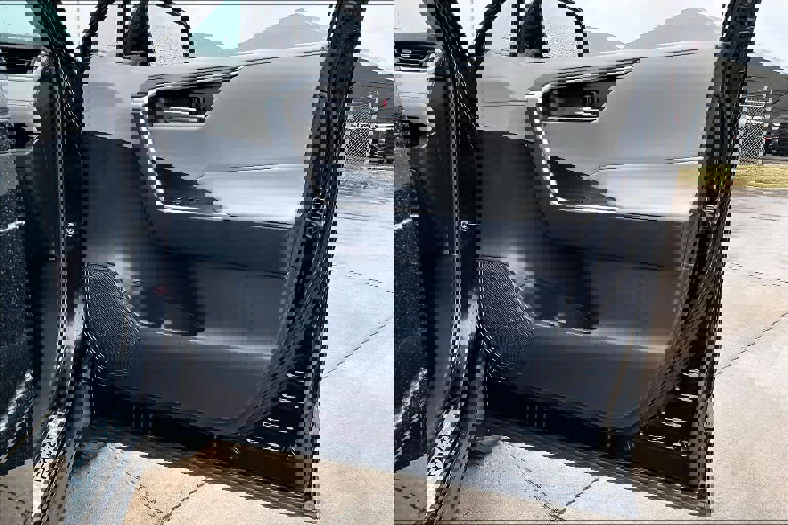 Used 2021 Toyota RAV4 XLE Premium image 26